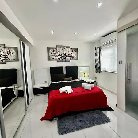 Modern Entire Seafront 3br Lägenhet