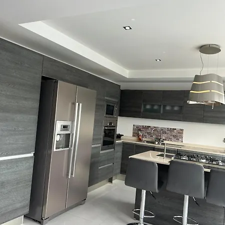 Apartment Modern Entire Seafront 3br