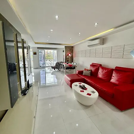 Lägenhet Modern Entire Seafront 3br