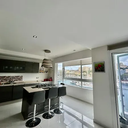 Modern Entire Seafront 3br דירה Ta Xbiex
