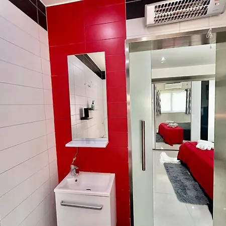 דירה Modern Entire Seafront 3br